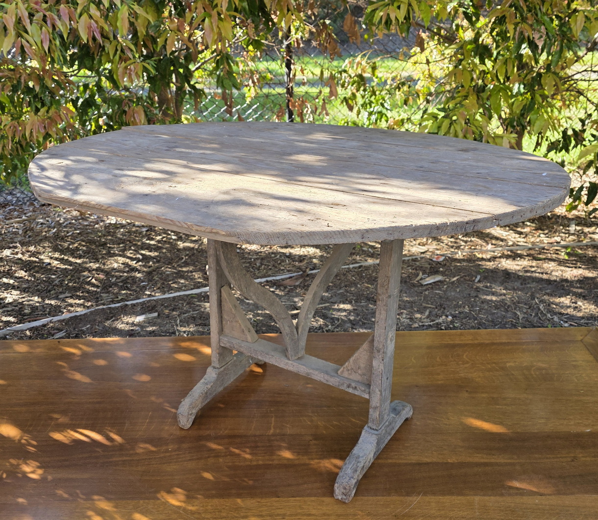 An early French Vigneron Table